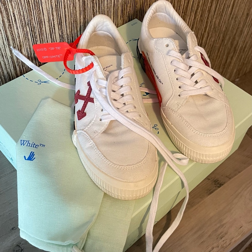 Authentic Off-White sneakers shoes